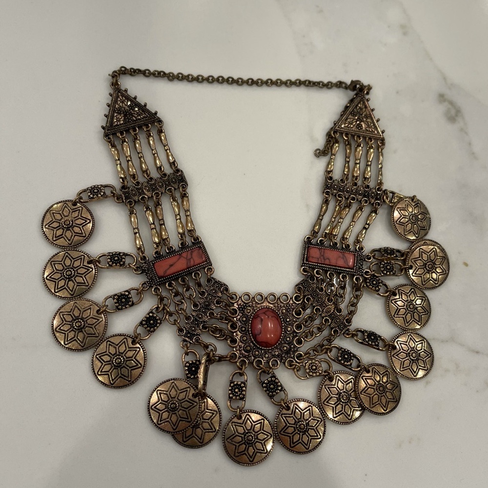 Forever 21 gold chocker necklace